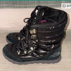 The North Face Women's Black and Dark Gray Winter Boots